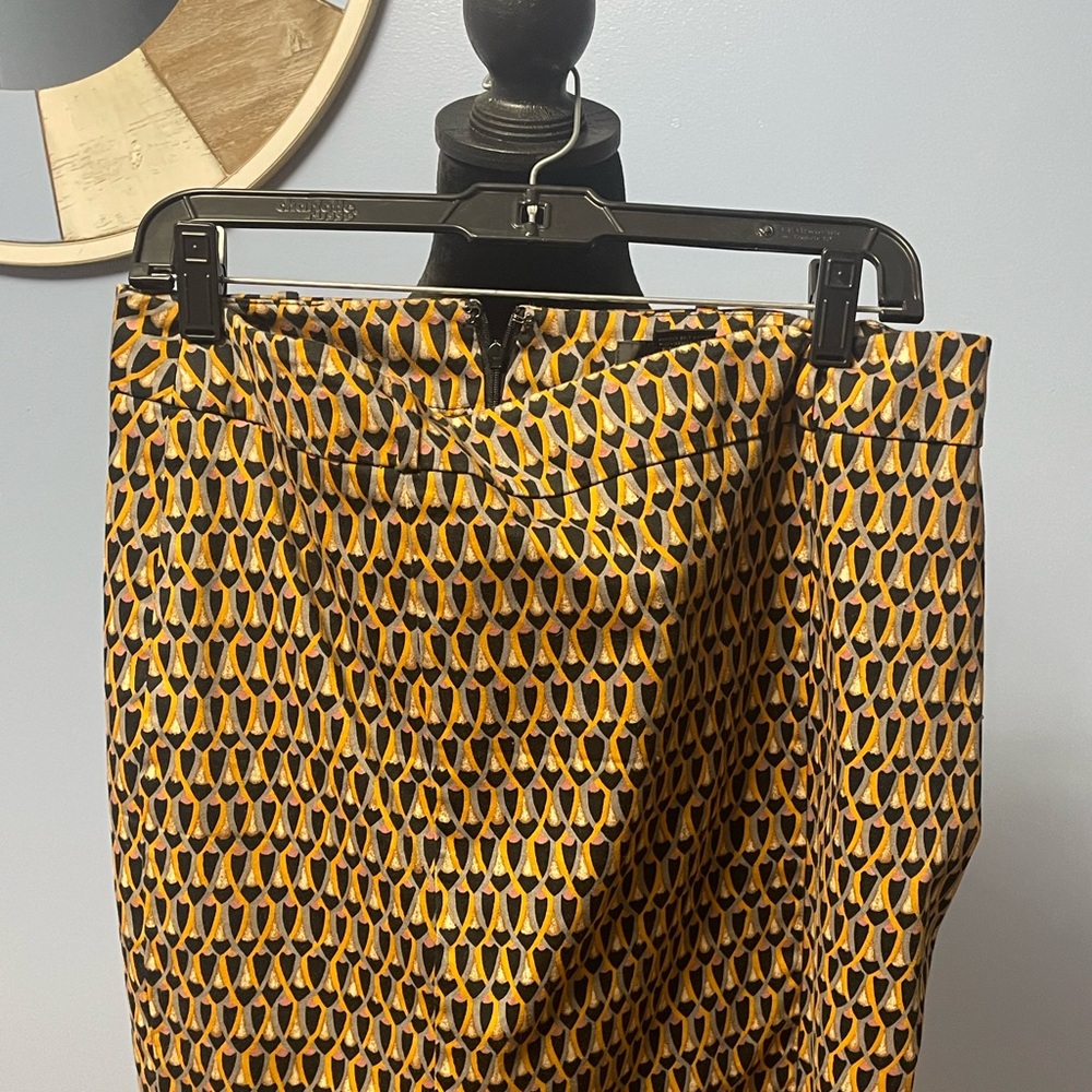 Yellow and black printed skirt